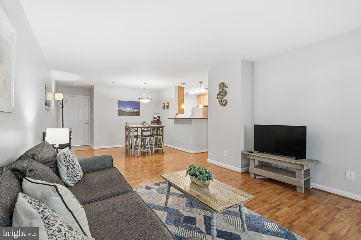 3178 Summit Square Dr #3-a8 Property Photo 8