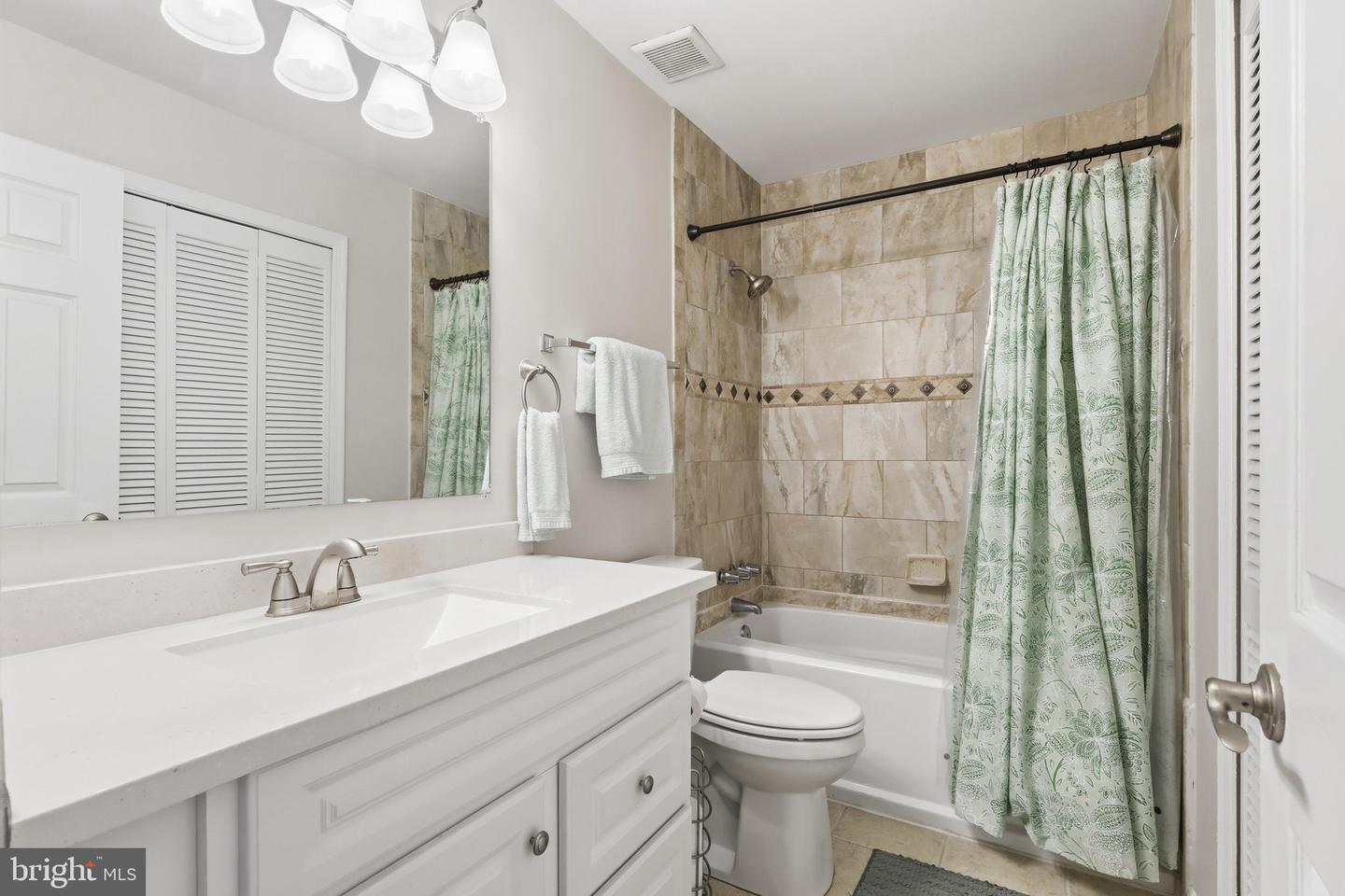 3178 Summit Square Dr #3-a8 Property Photo 16