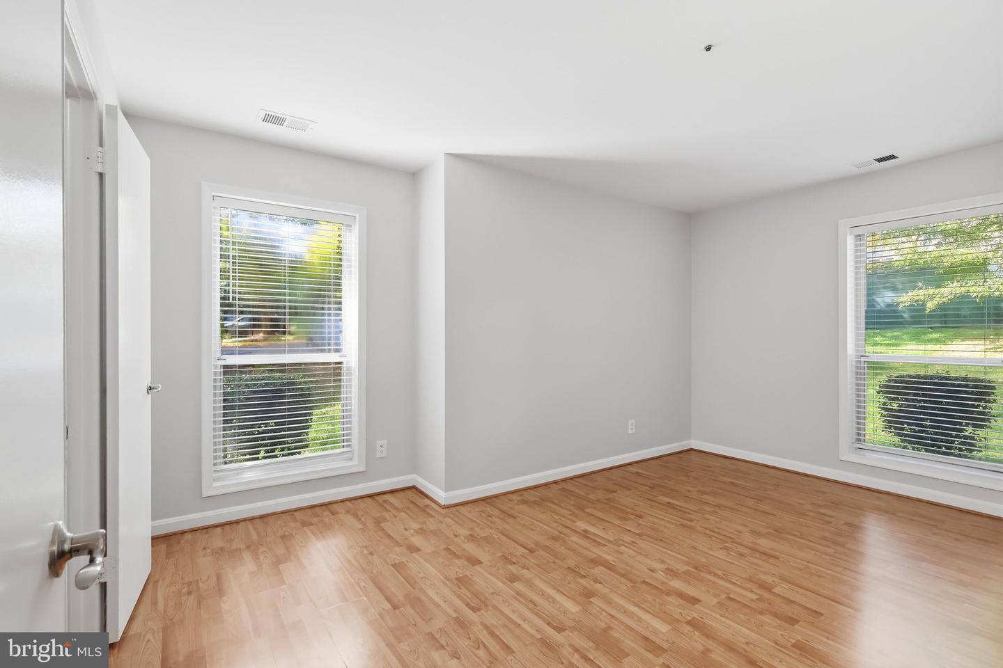 3178 Summit Square Dr #3-a8 Property Photo 18