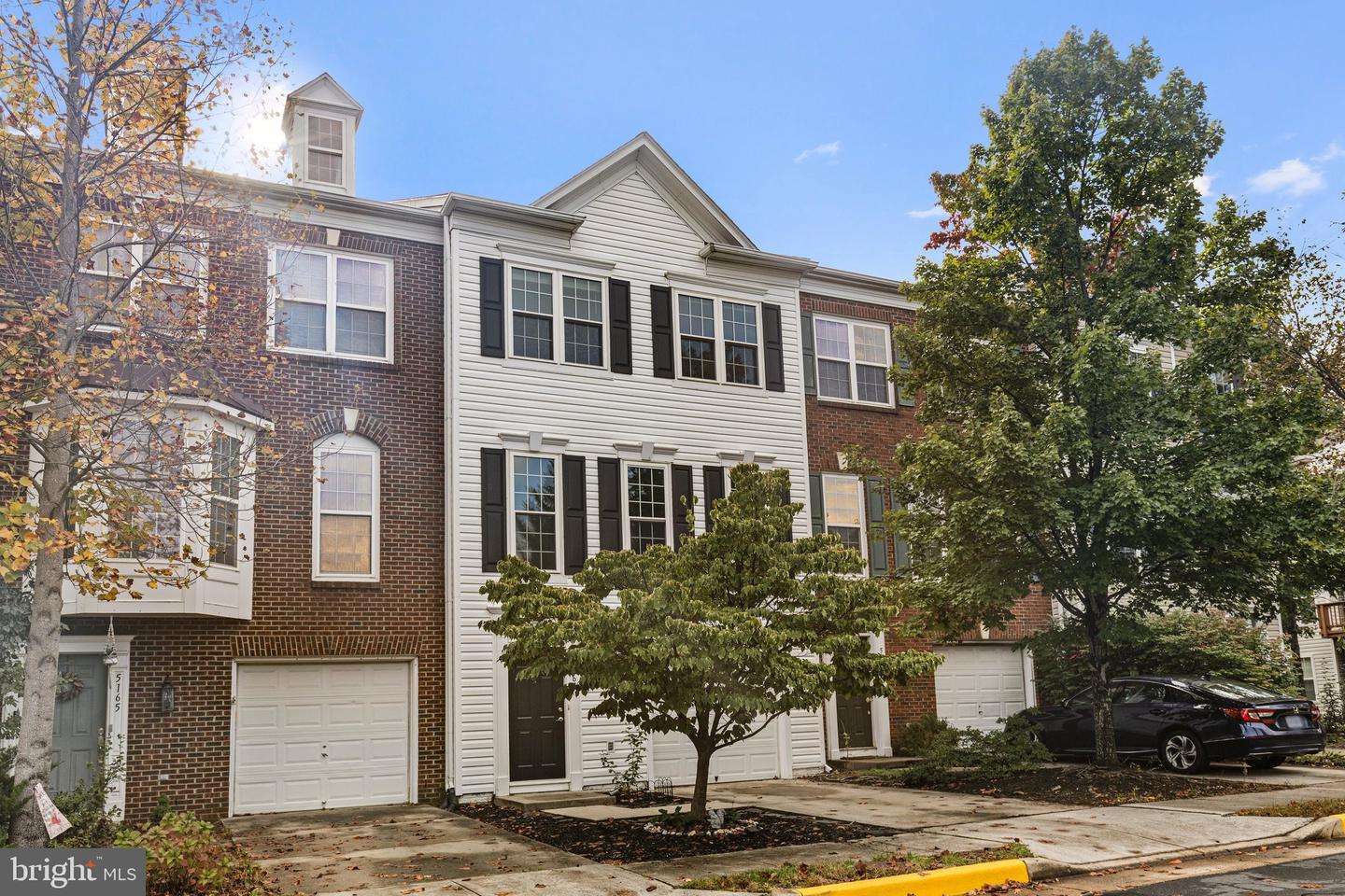 5167 Sapphire Sky Ln Property Photo 3