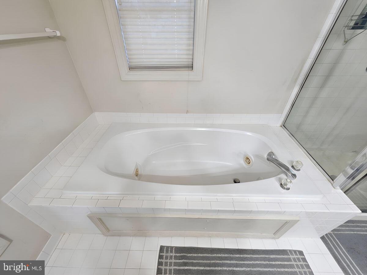7420 Heatherfield Ln Property Photo 12
