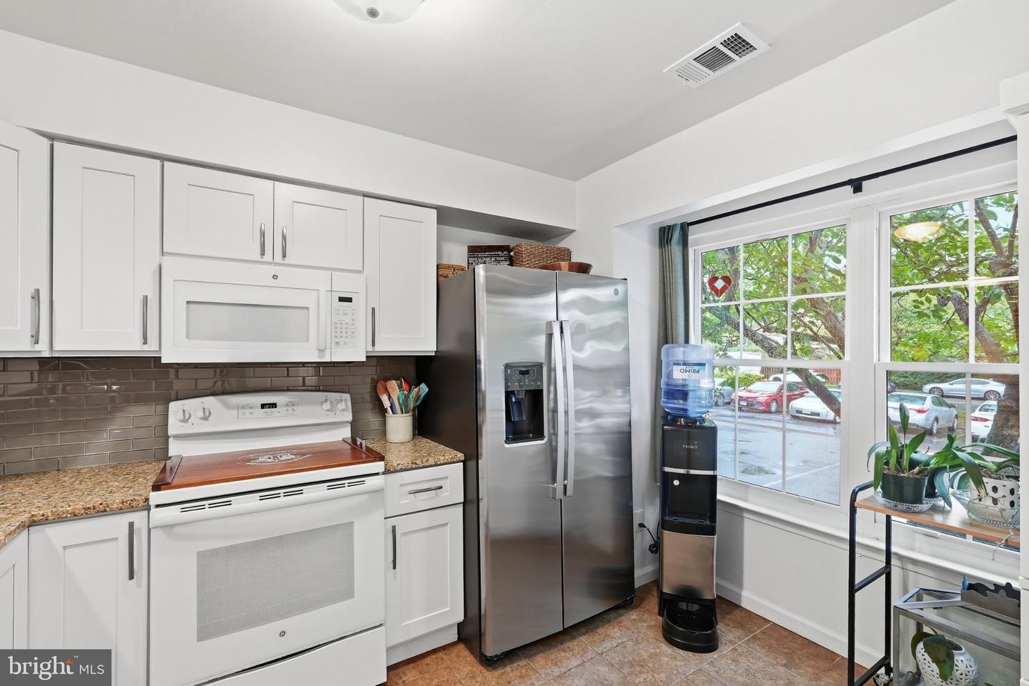 6917 Chiswick Ln Property Photo 4