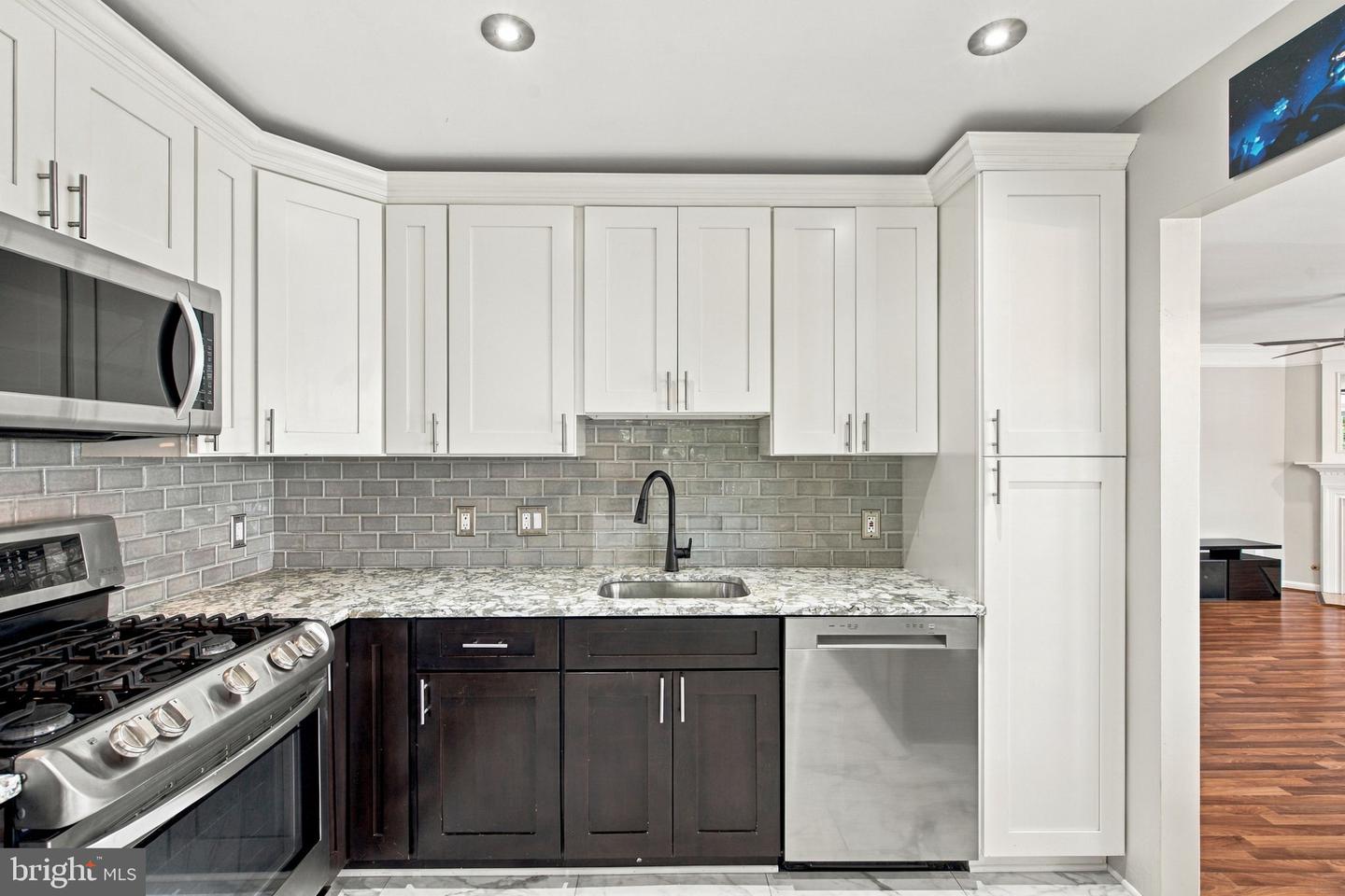 8210 Crossbrook Ct #202 Property Photo 10
