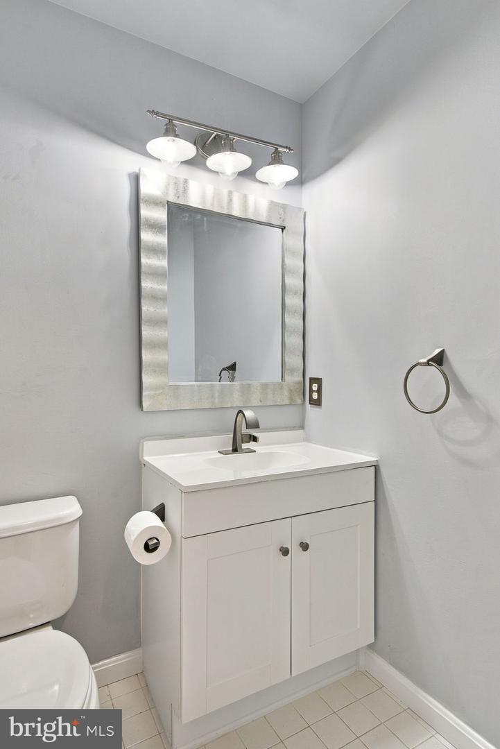 8210 Crossbrook Ct #202 Property Photo 14