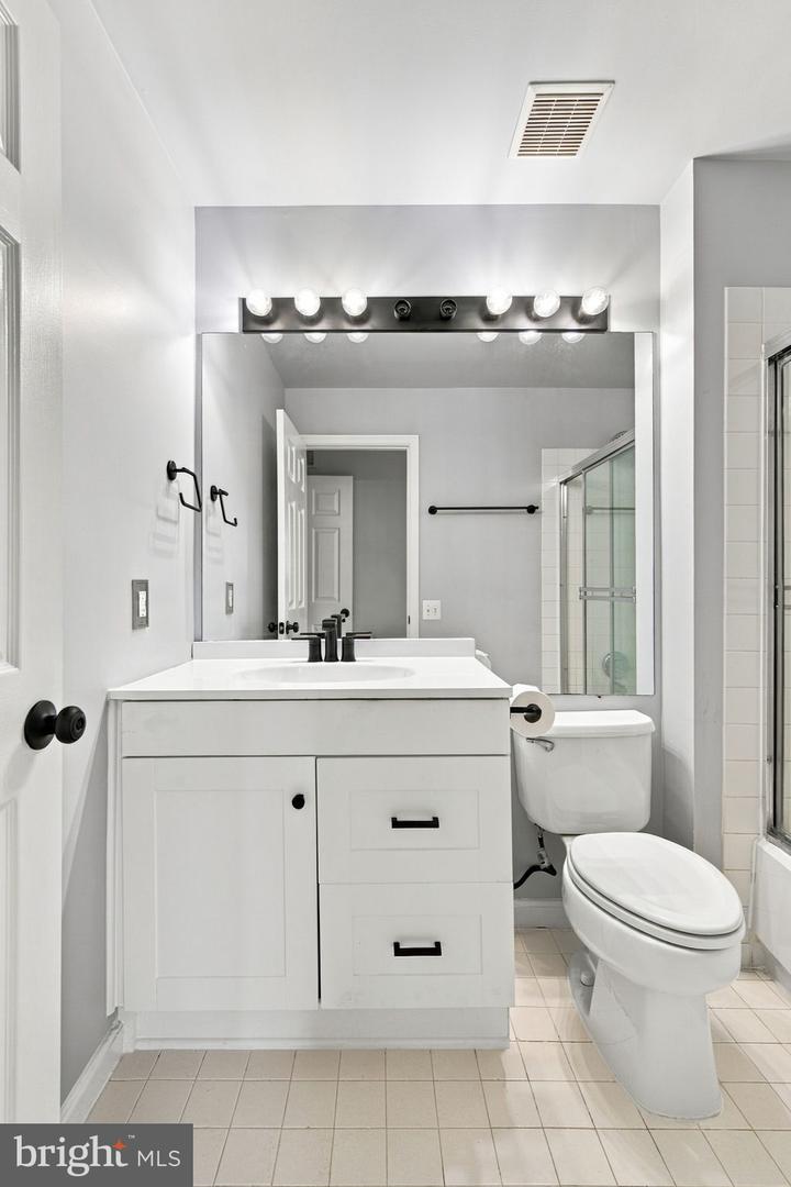 8210 Crossbrook Ct #202 Property Photo 16