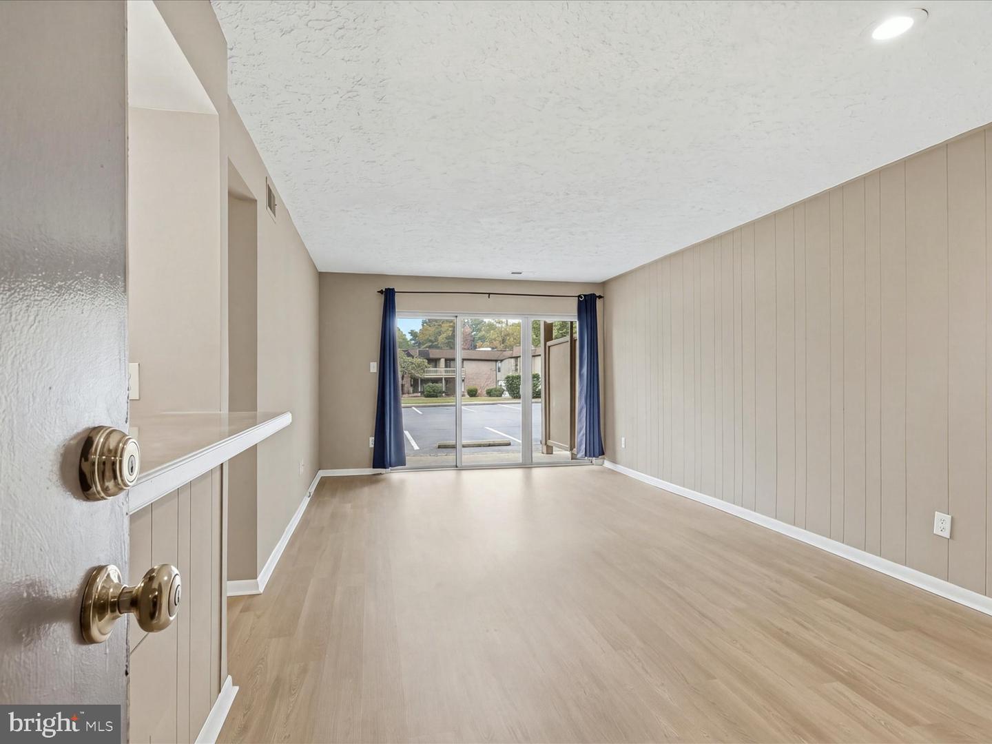 5804 Royal Ridge Dr #d Property Photo 6