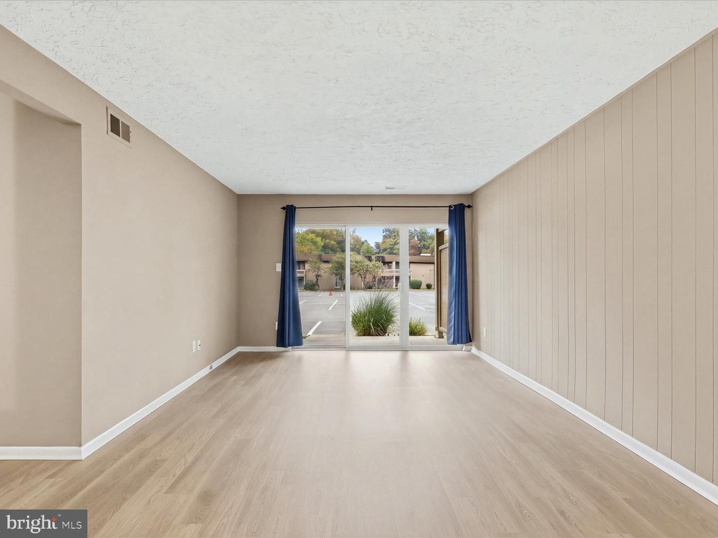 5804 Royal Ridge Dr #d Property Photo 7