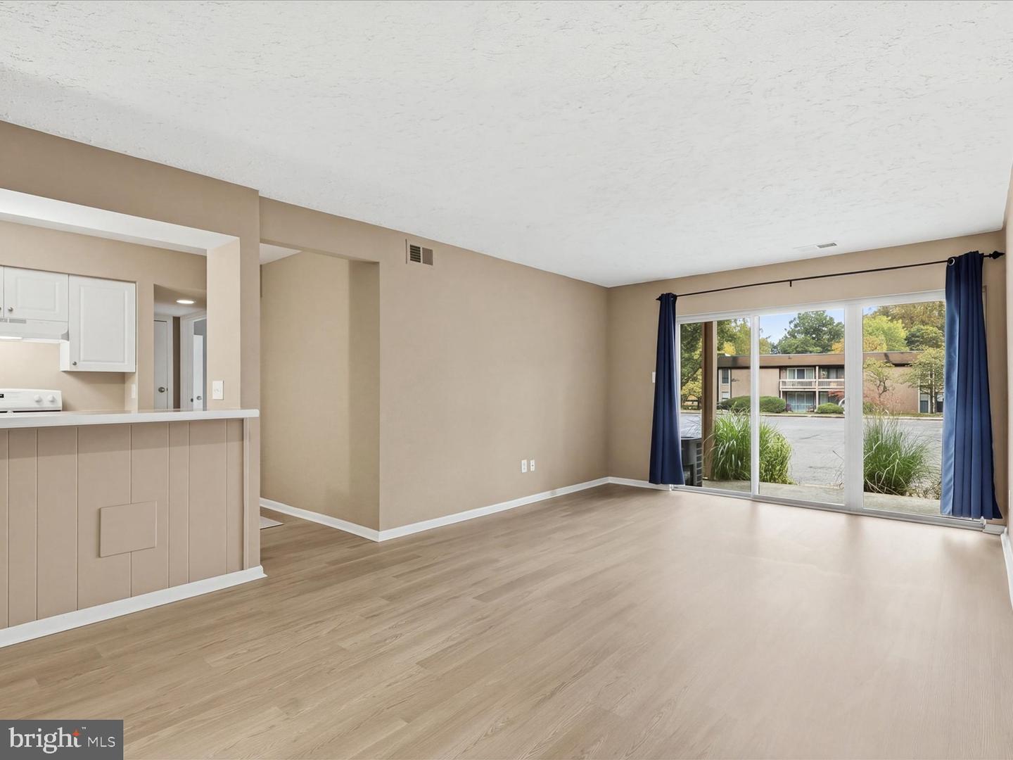 5804 Royal Ridge Dr #d Property Photo 8