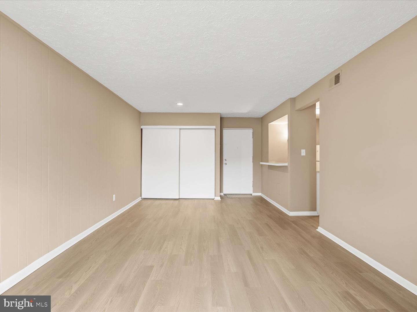 5804 Royal Ridge Dr #d Property Photo 10