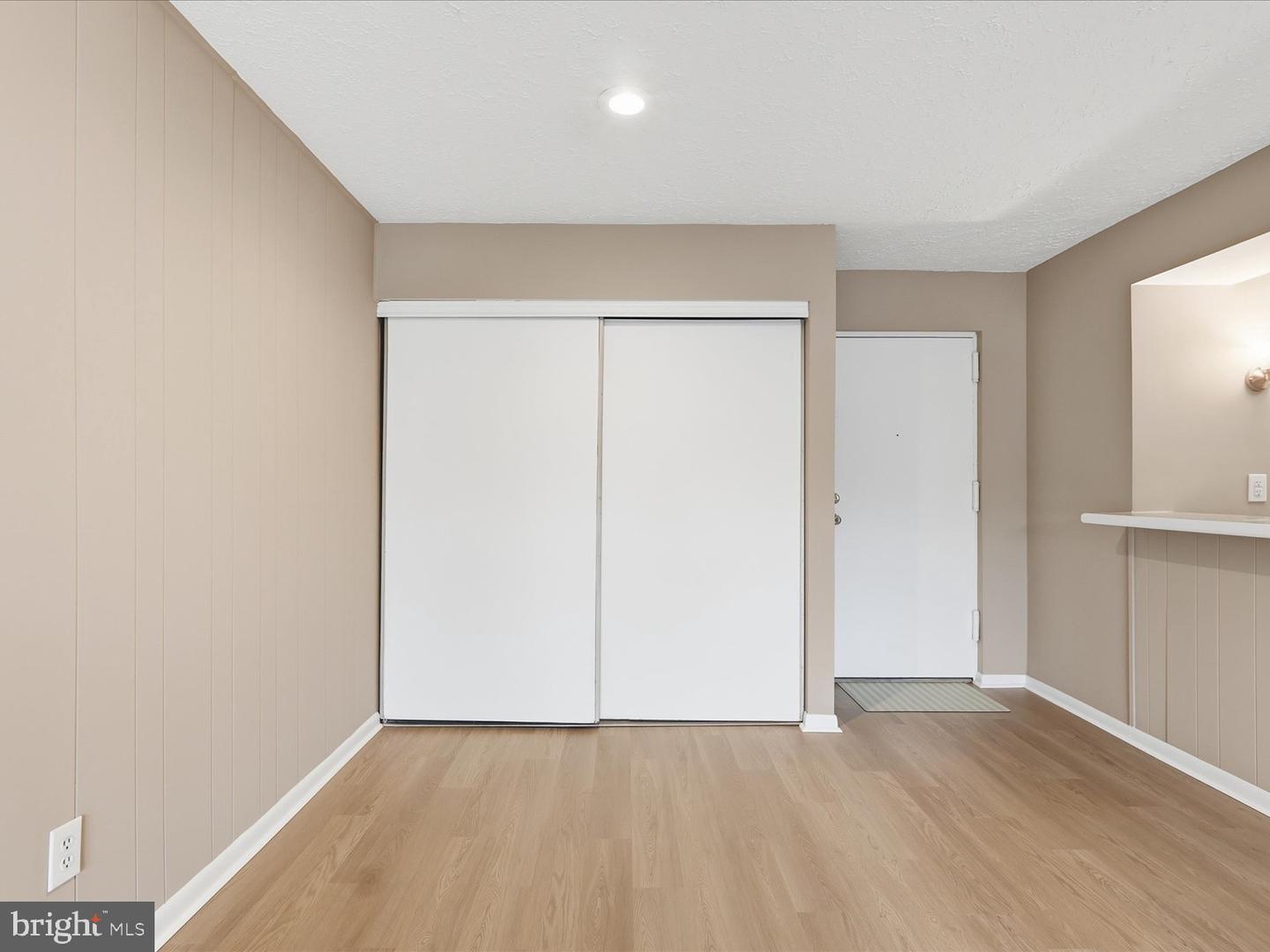 5804 Royal Ridge Dr #d Property Photo 11