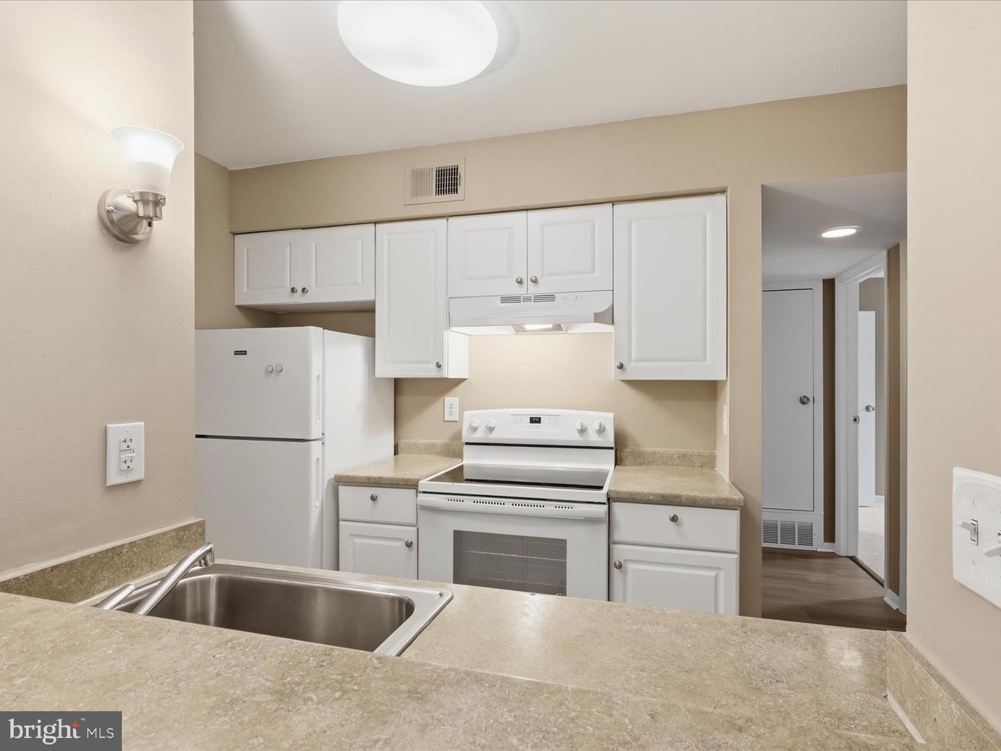 5804 Royal Ridge Dr #d Property Photo 12