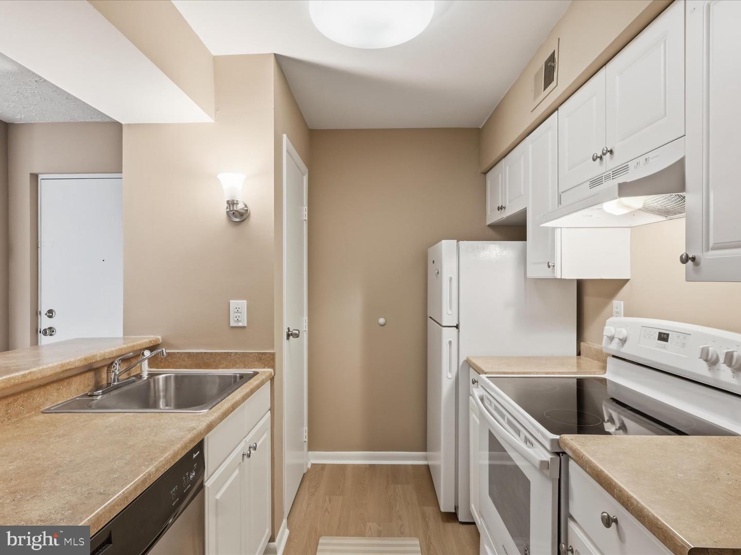 5804 Royal Ridge Dr #d Property Photo 13