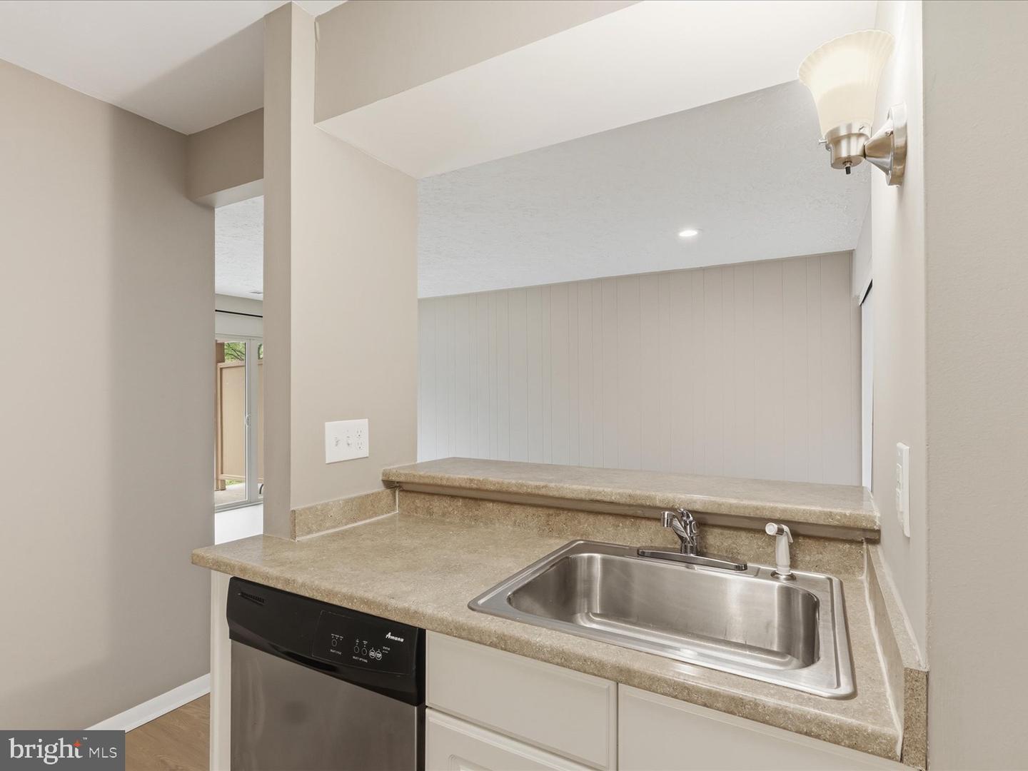 5804 Royal Ridge Dr #d Property Photo 14