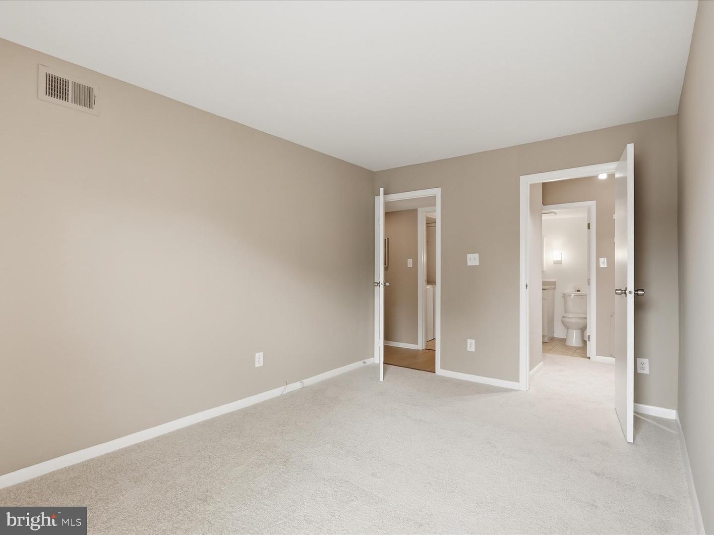 5804 Royal Ridge Dr #d Property Photo 16
