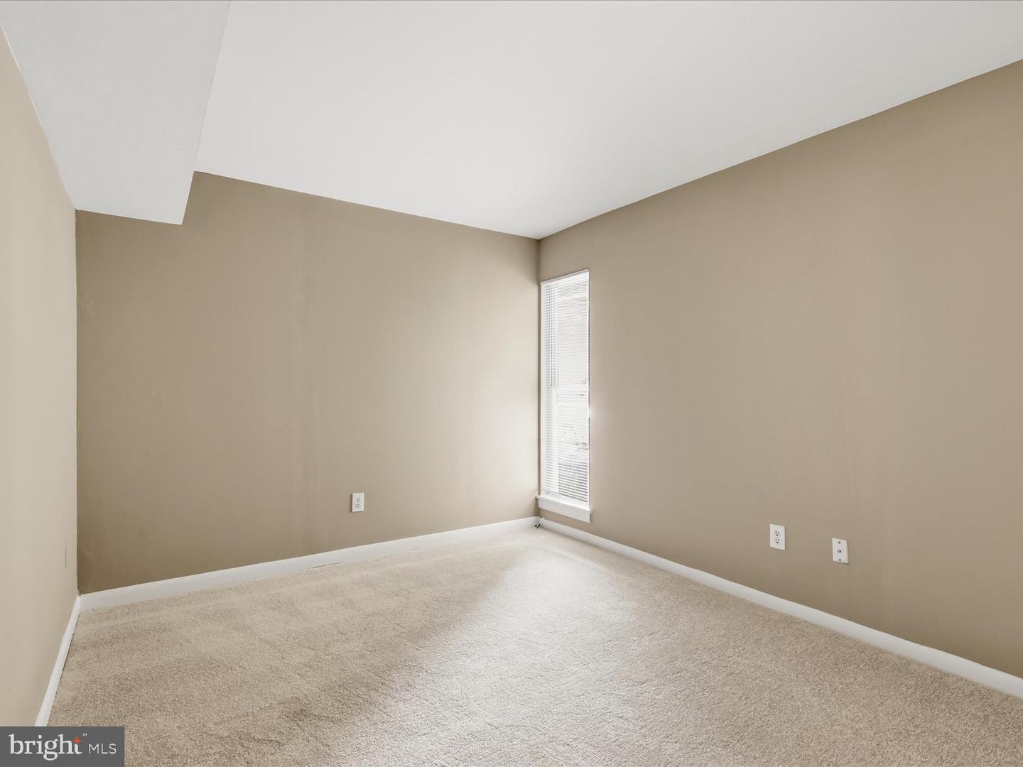 5804 Royal Ridge Dr #d Property Photo 19