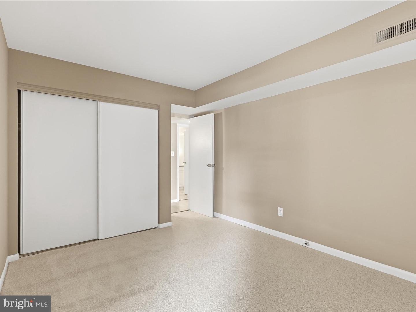 5804 Royal Ridge Dr #d Property Photo 20