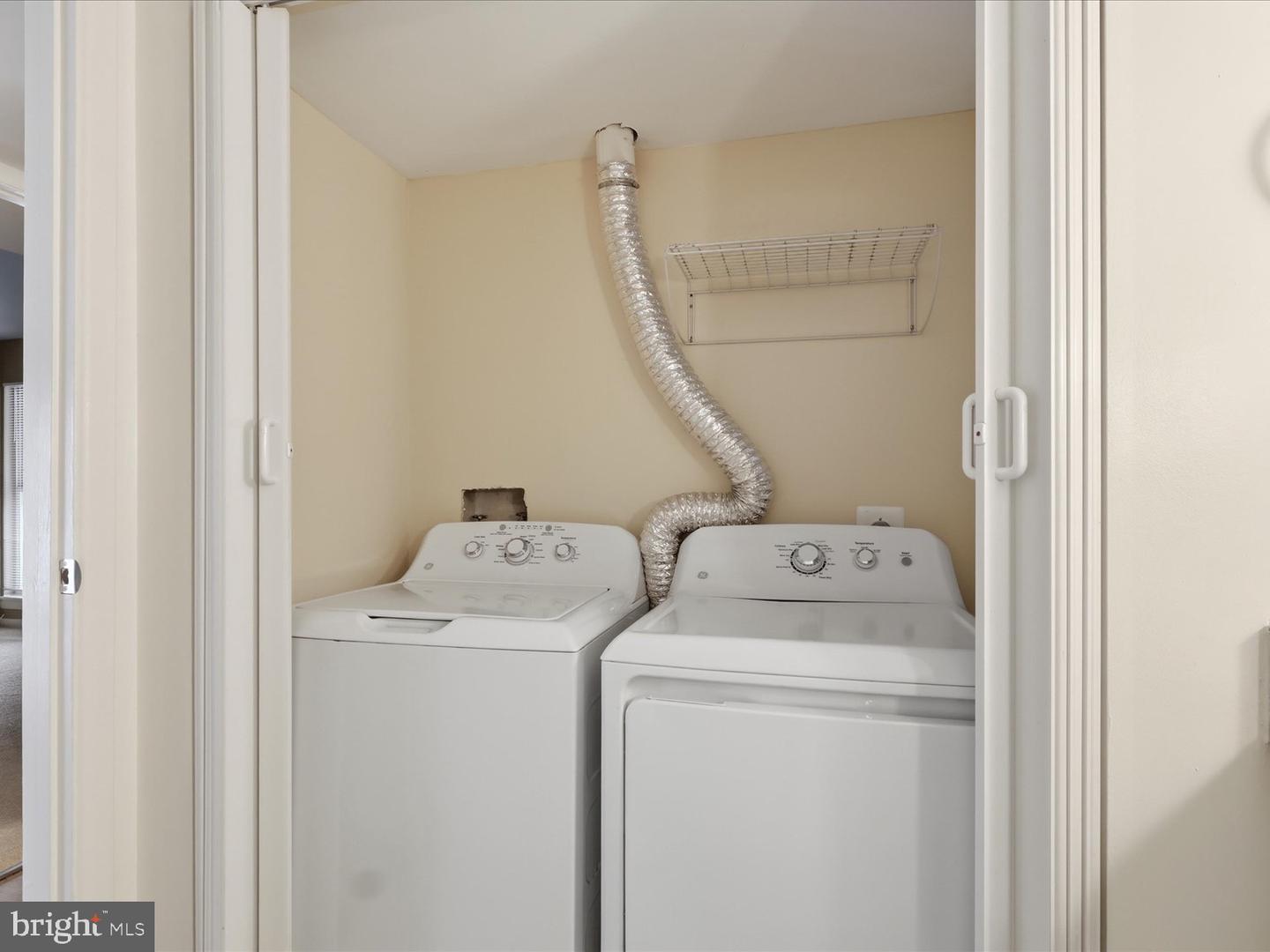 5804 Royal Ridge Dr #d Property Photo 21