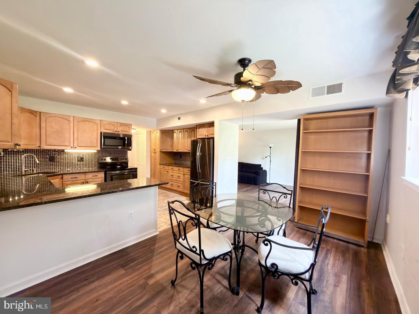 9709 Kings Crown Ct #2 Property Photo 7