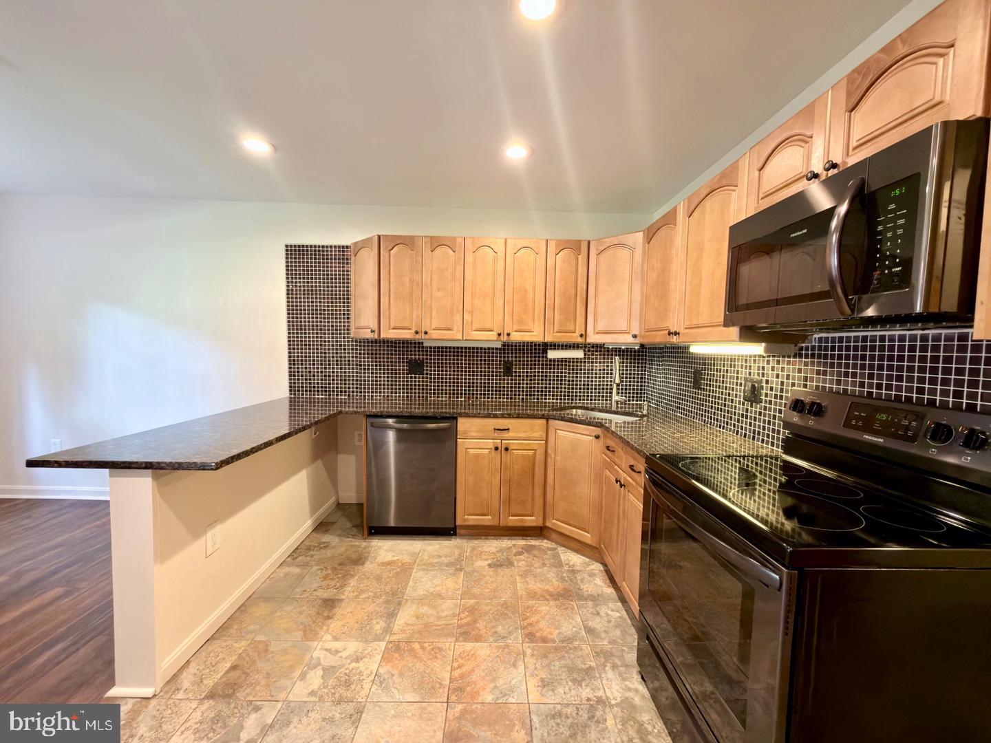 9709 Kings Crown Ct #2 Property Photo 8