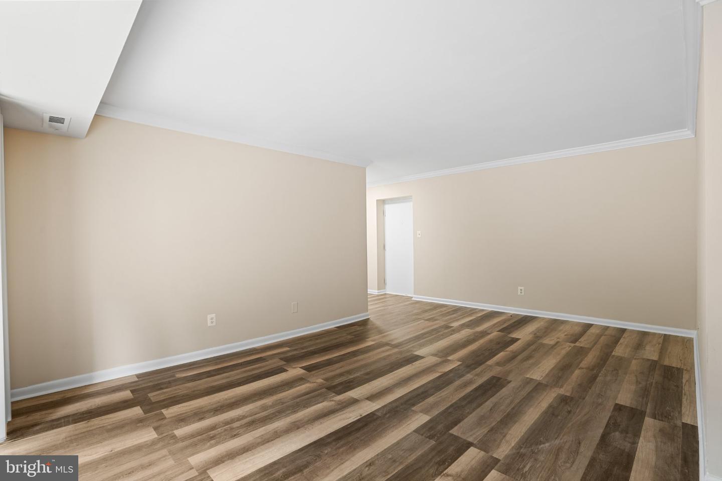 6141 Leesburg Pike #101 Property Photo 11