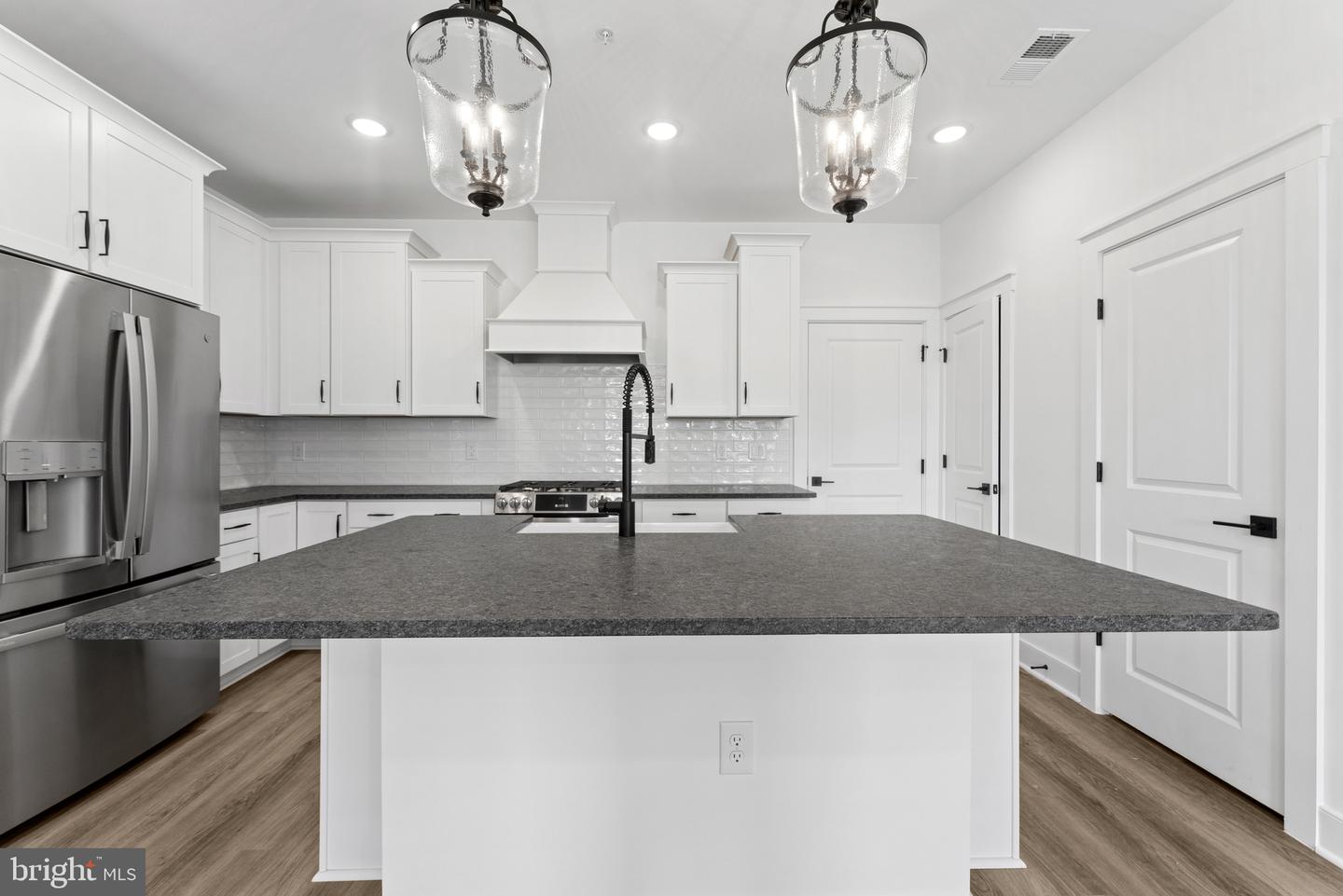 4855 Bauhaus Sq Property Photo 2