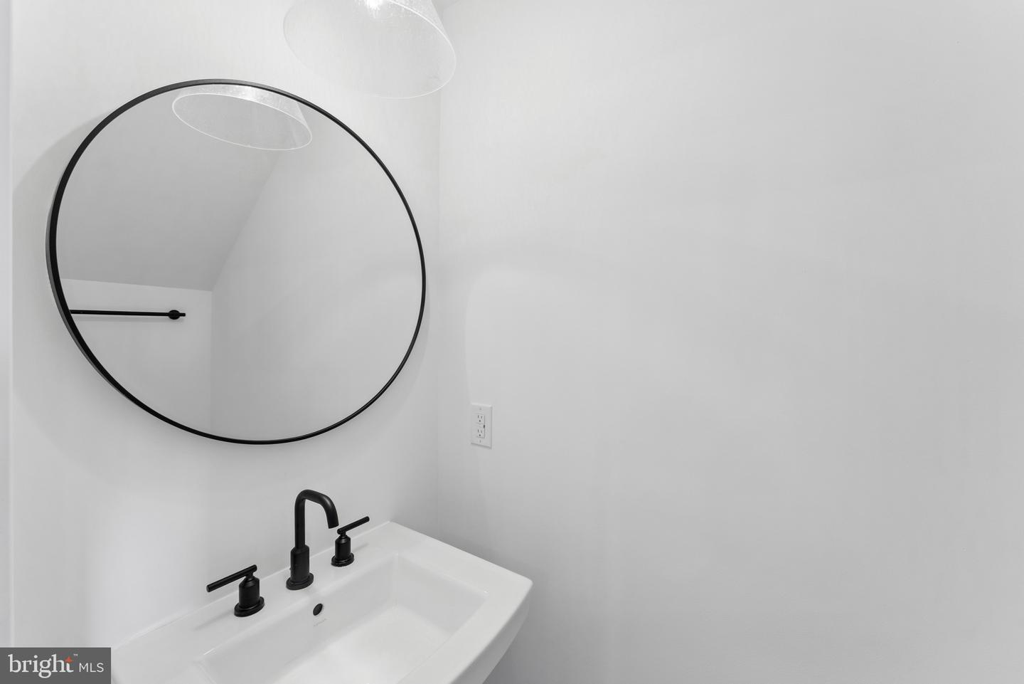 4855 Bauhaus Sq Property Photo 9