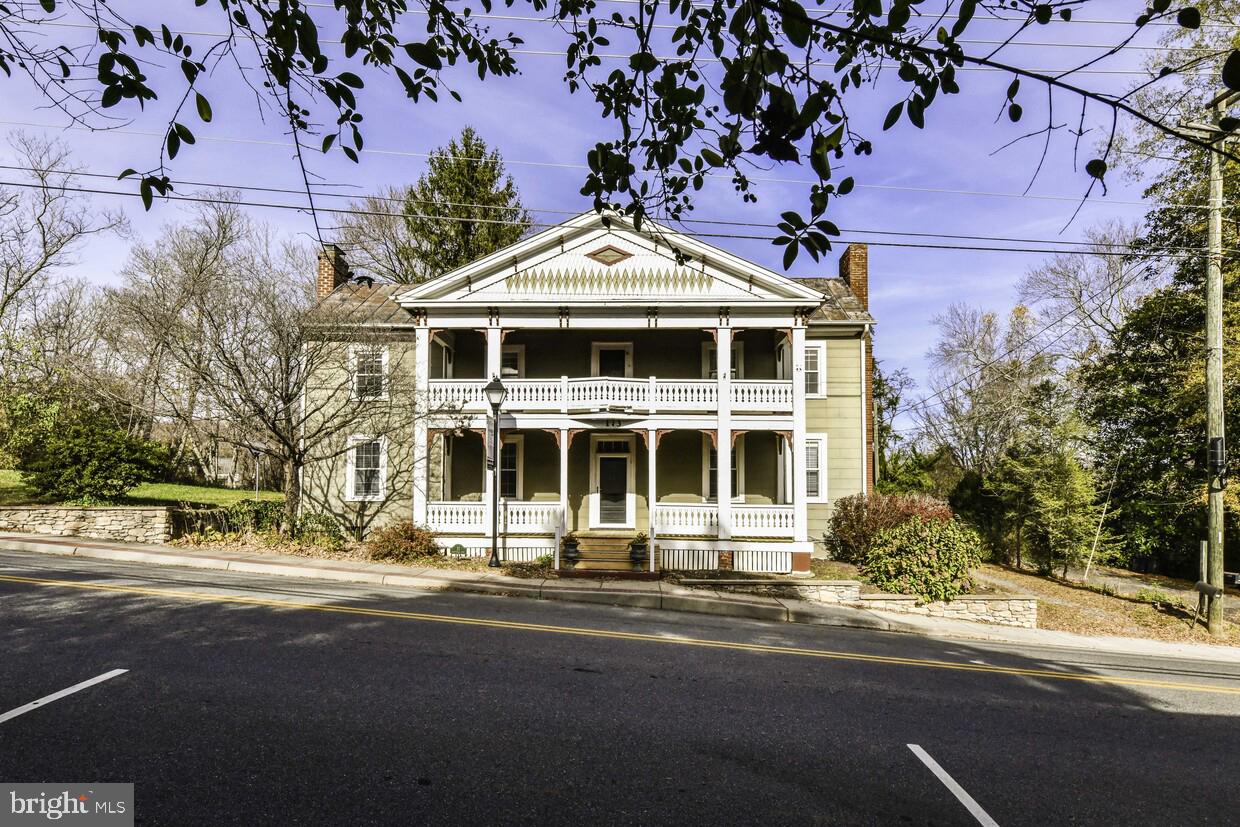 173 Main St Property Photo 1