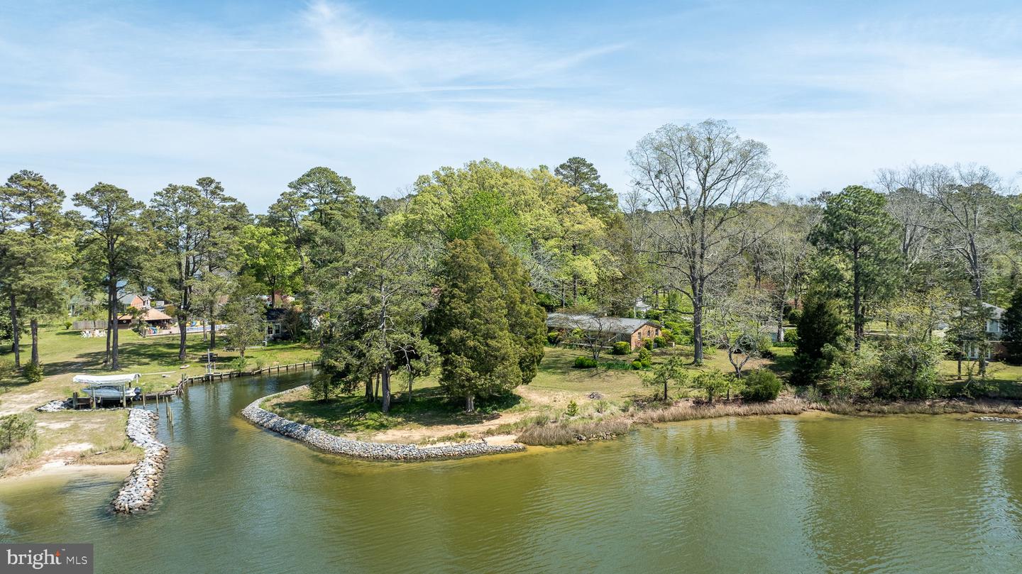 5556 Roanes Wharf Rd Property Photo 1