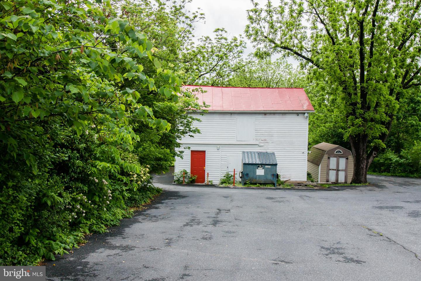 1124 S High St Property Photo 5