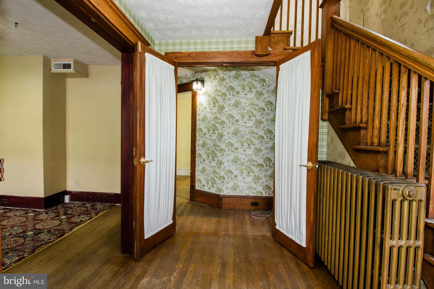 1124 S High St Property Photo 8