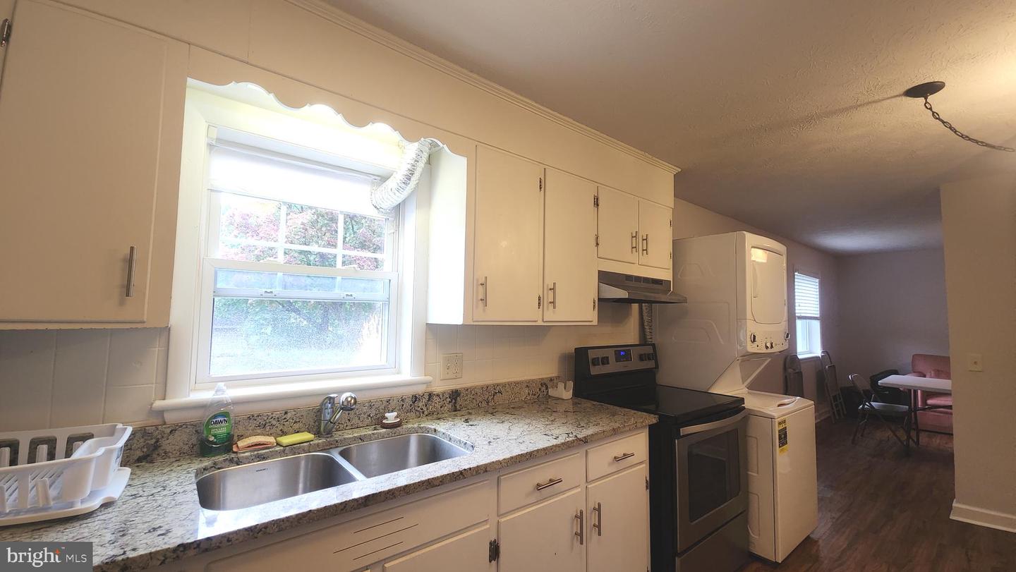 958 College Ave Property Photo 7