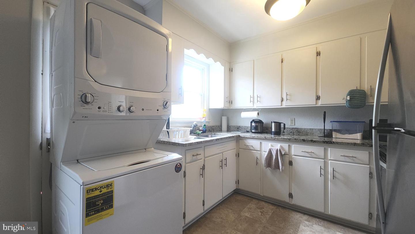 958 College Ave Property Photo 12