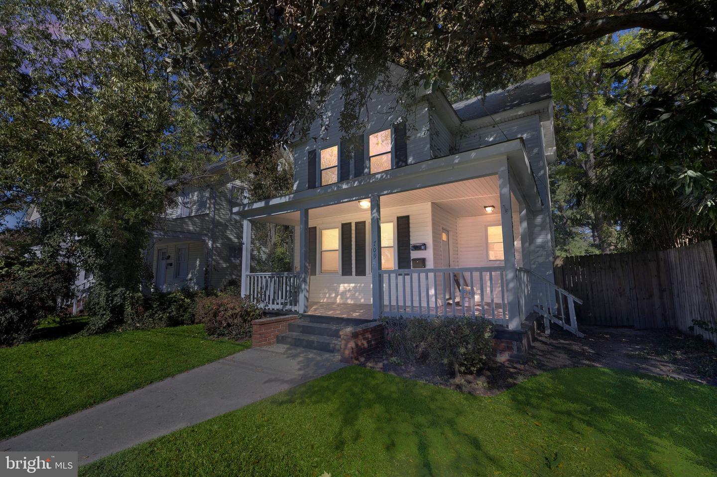 709 E Pembroke Ave Property Photo