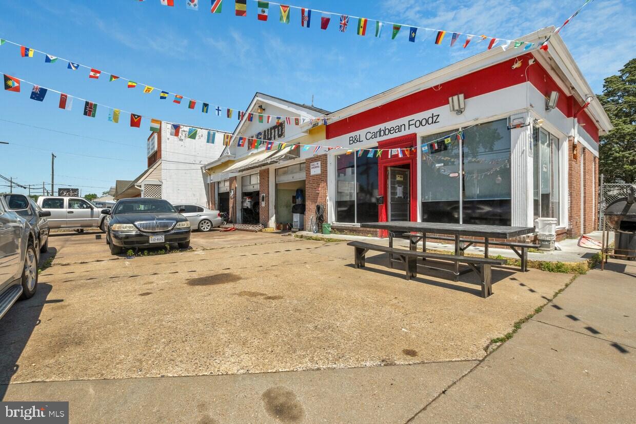 100 W Nine Mile Rd Property Photo 1