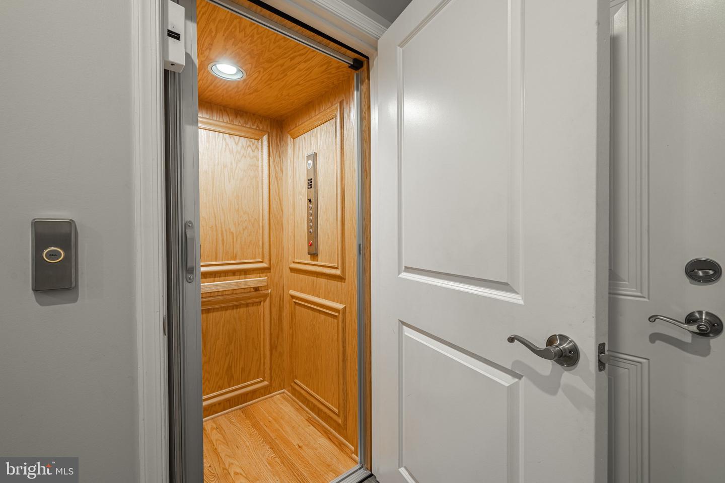 3906 Village Commons Walk Property Photo 4