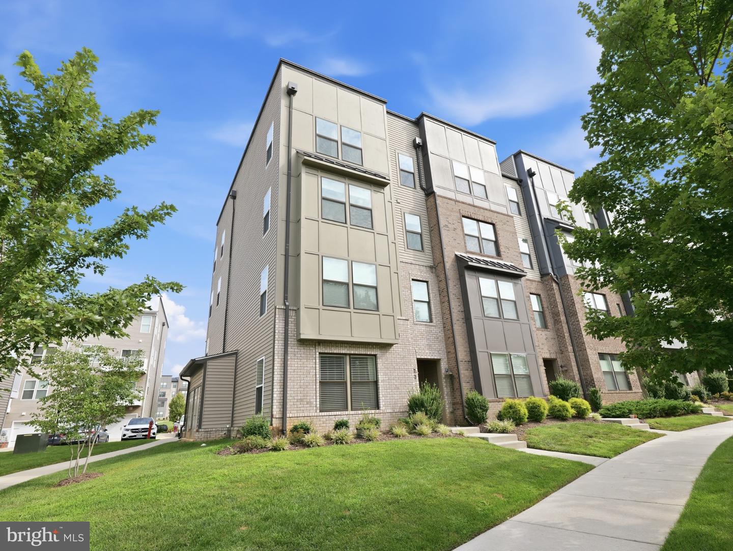 2626 Lassen Walk #b Property Photo 1