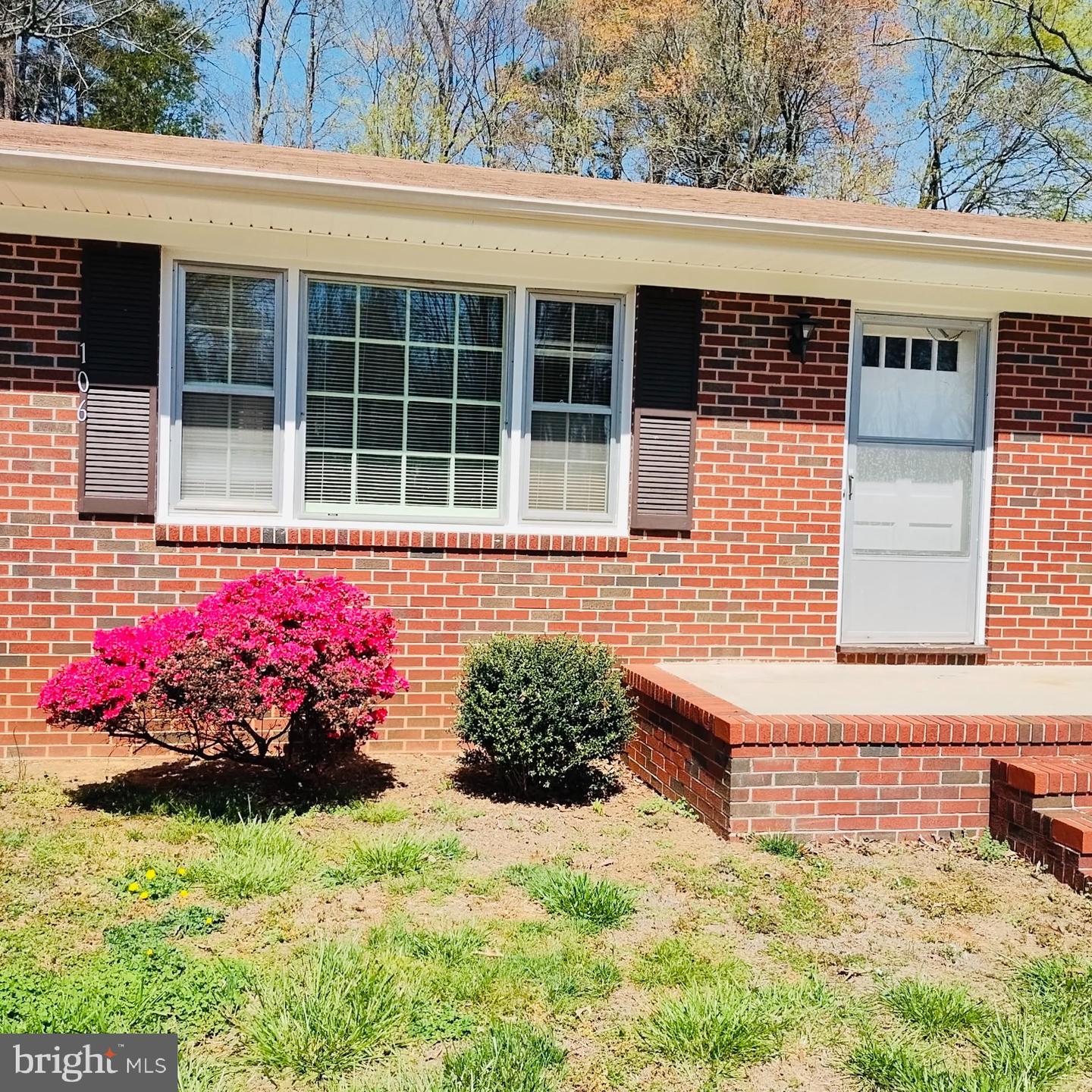 110 WHITE OAK DR