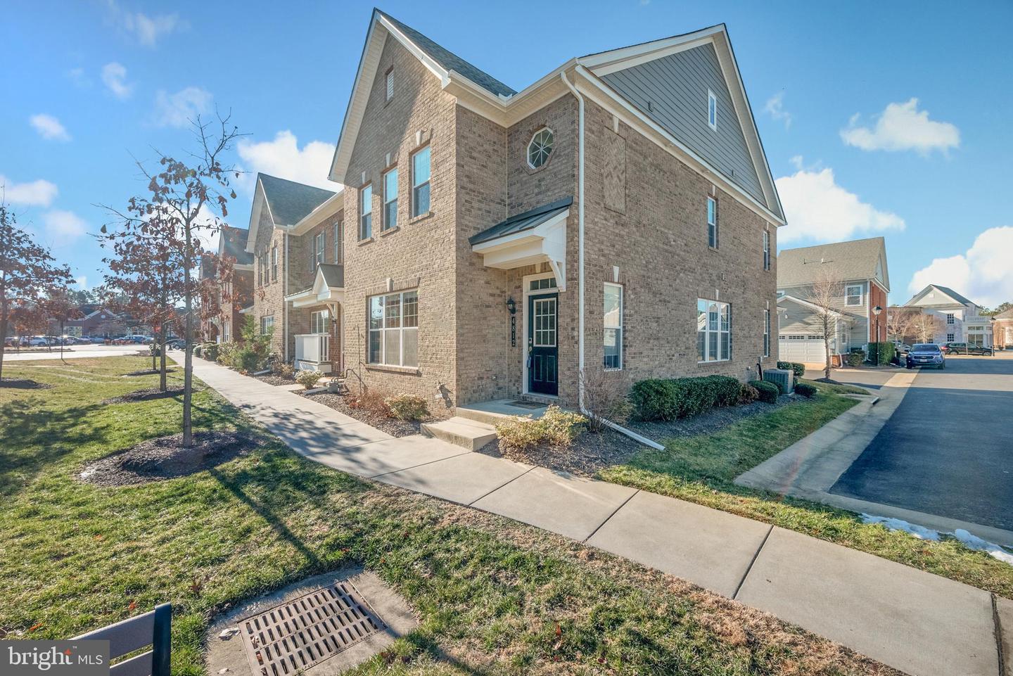 4812 Village Walk Property Photo