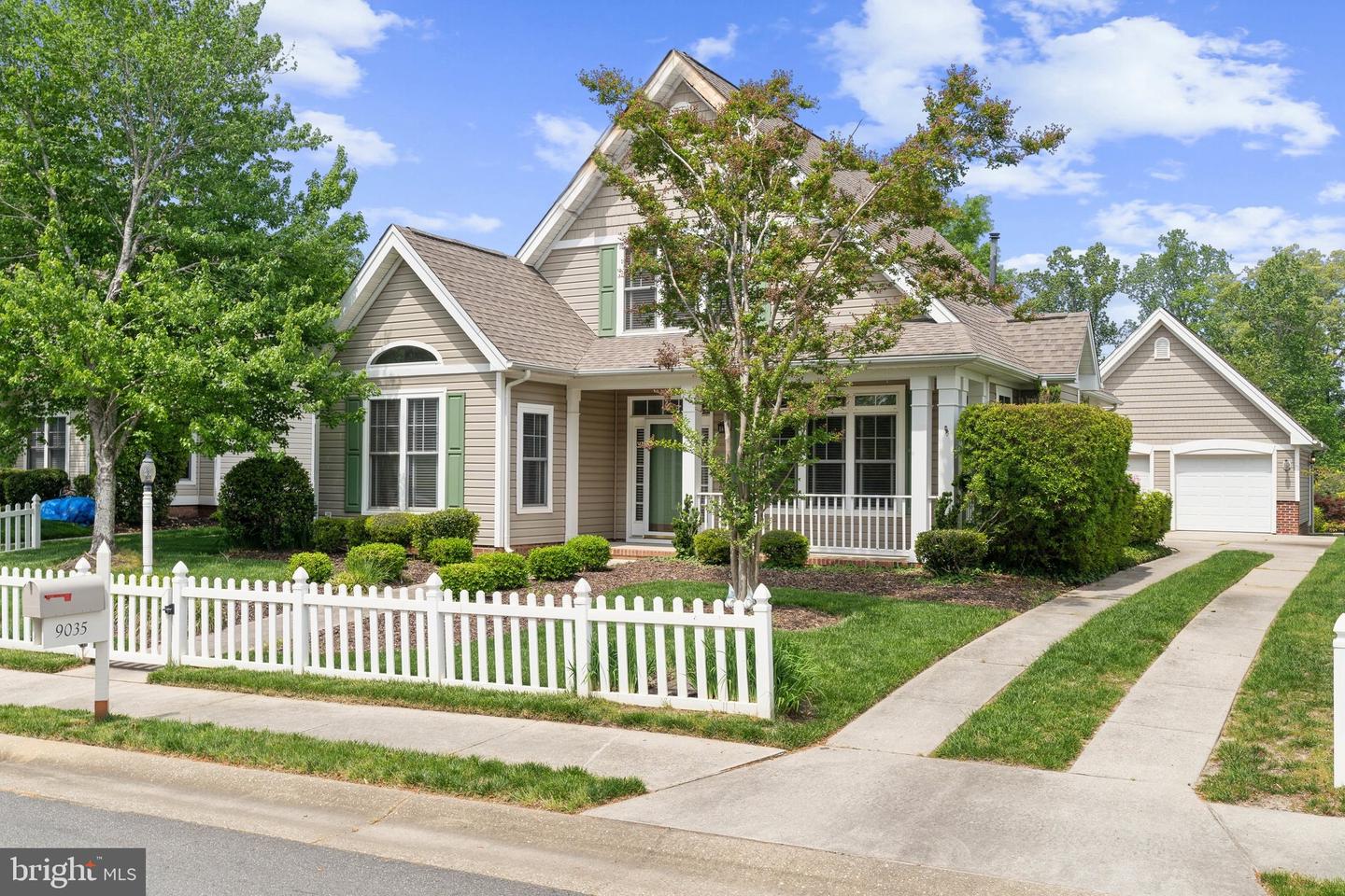 9035 Planters Xing Property Photo 1