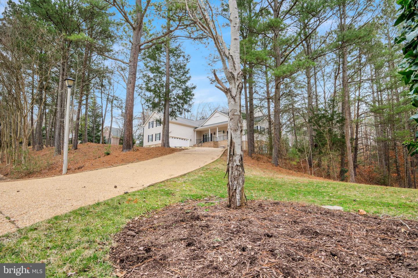 100 LAKEWOOD DR Property Photo 1