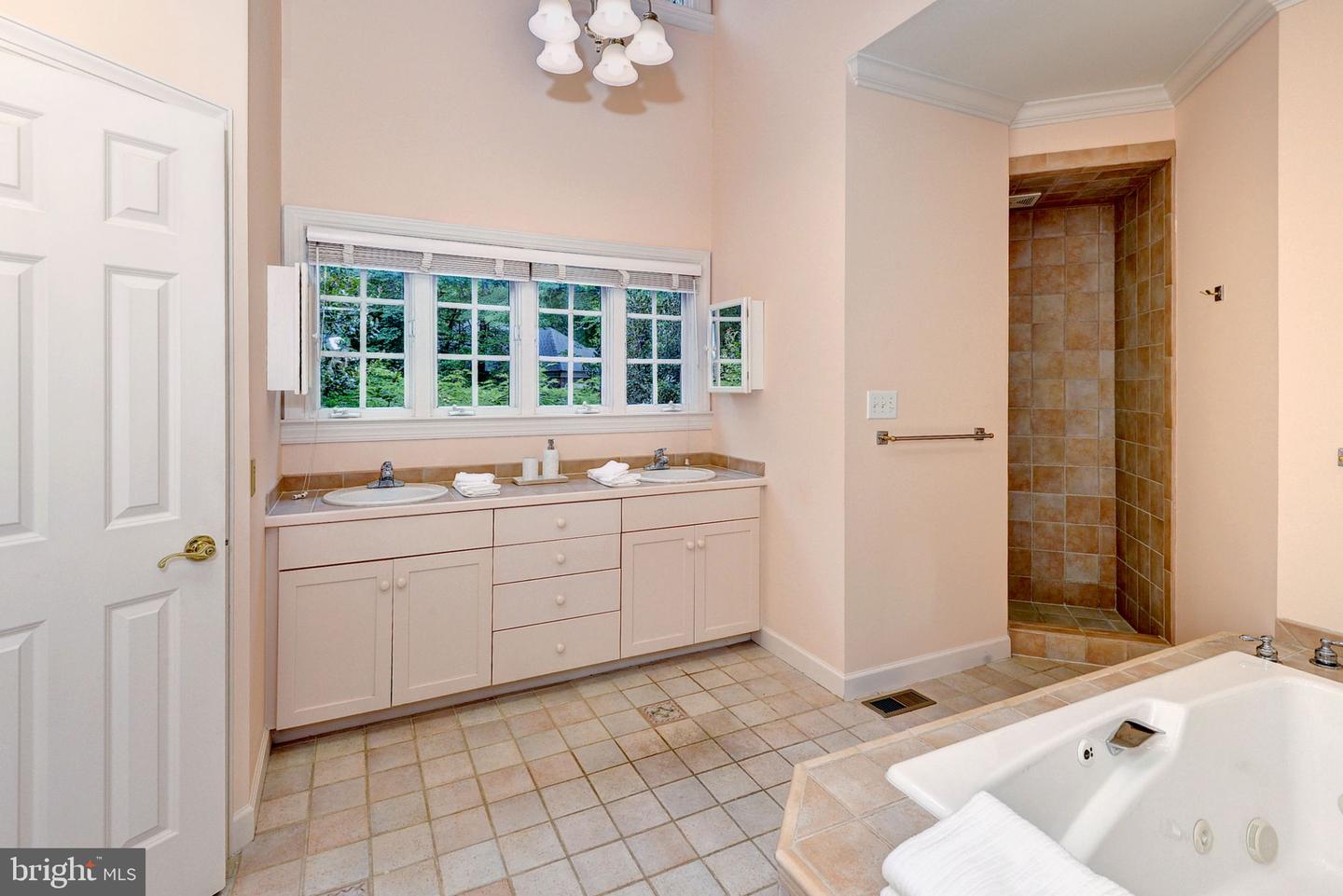 20 The Palisades Property Photo 32