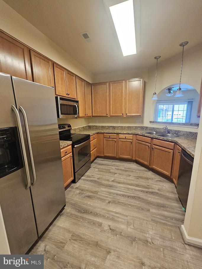 1403 RUSTADS CIR