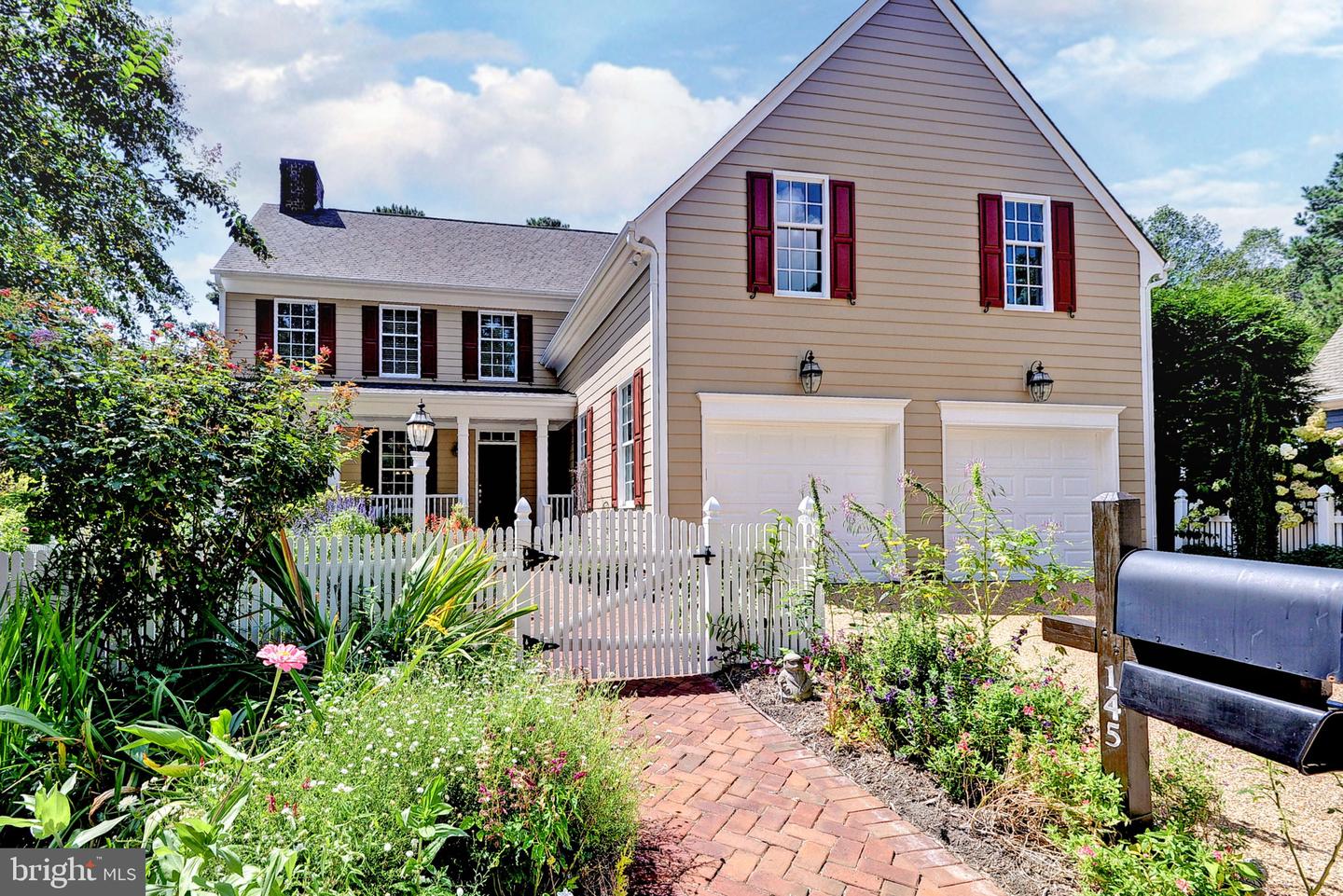 145 Hollinwell Property Photo 3