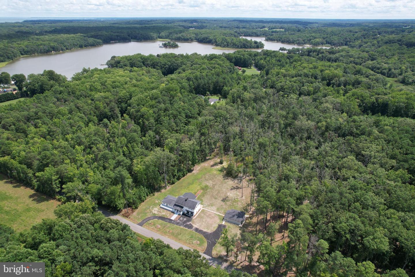 16028 Brickhouse Rd Property Photo 2