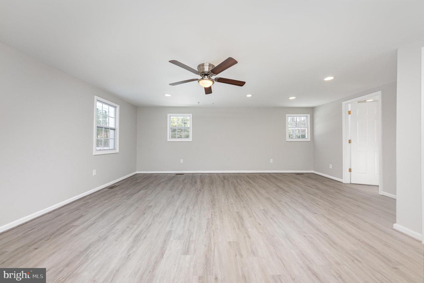 16028 Brickhouse Rd Property Photo 16