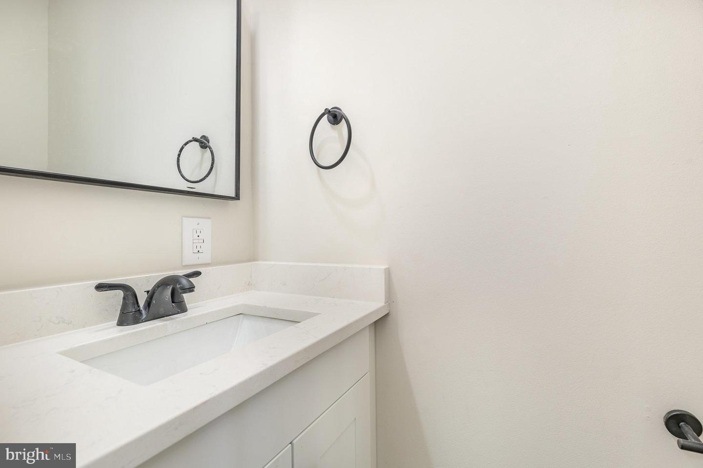 9076 Strawberry Hill Road Property Photo 10