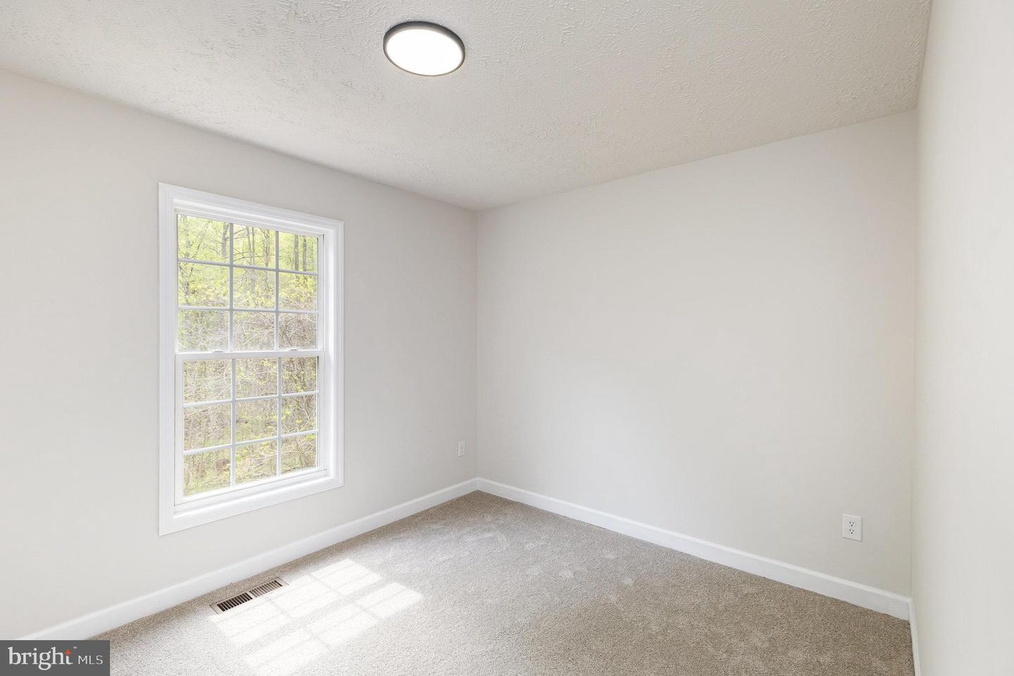 9076 Strawberry Hill Road Property Photo 11