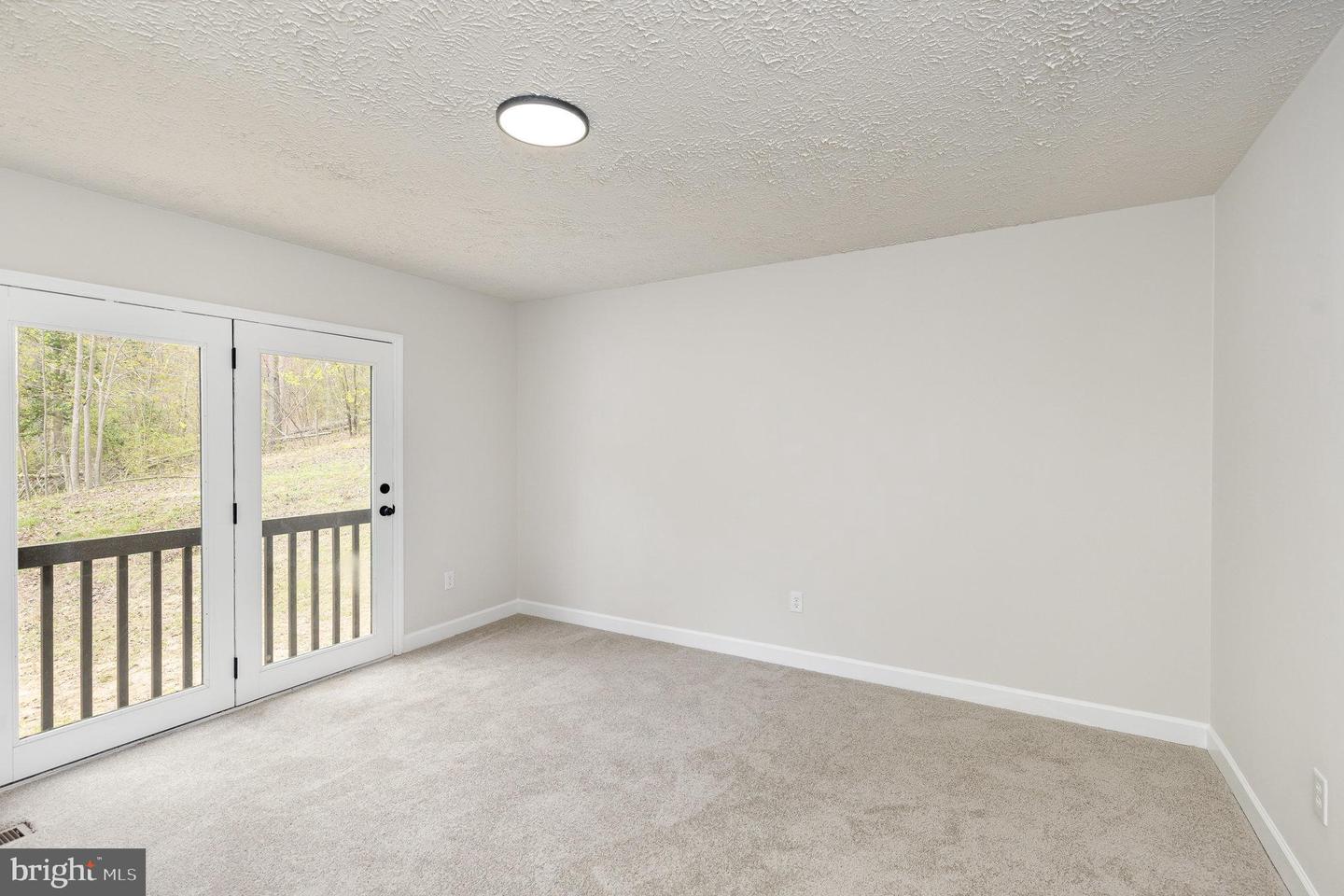 9076 Strawberry Hill Road Property Photo 15