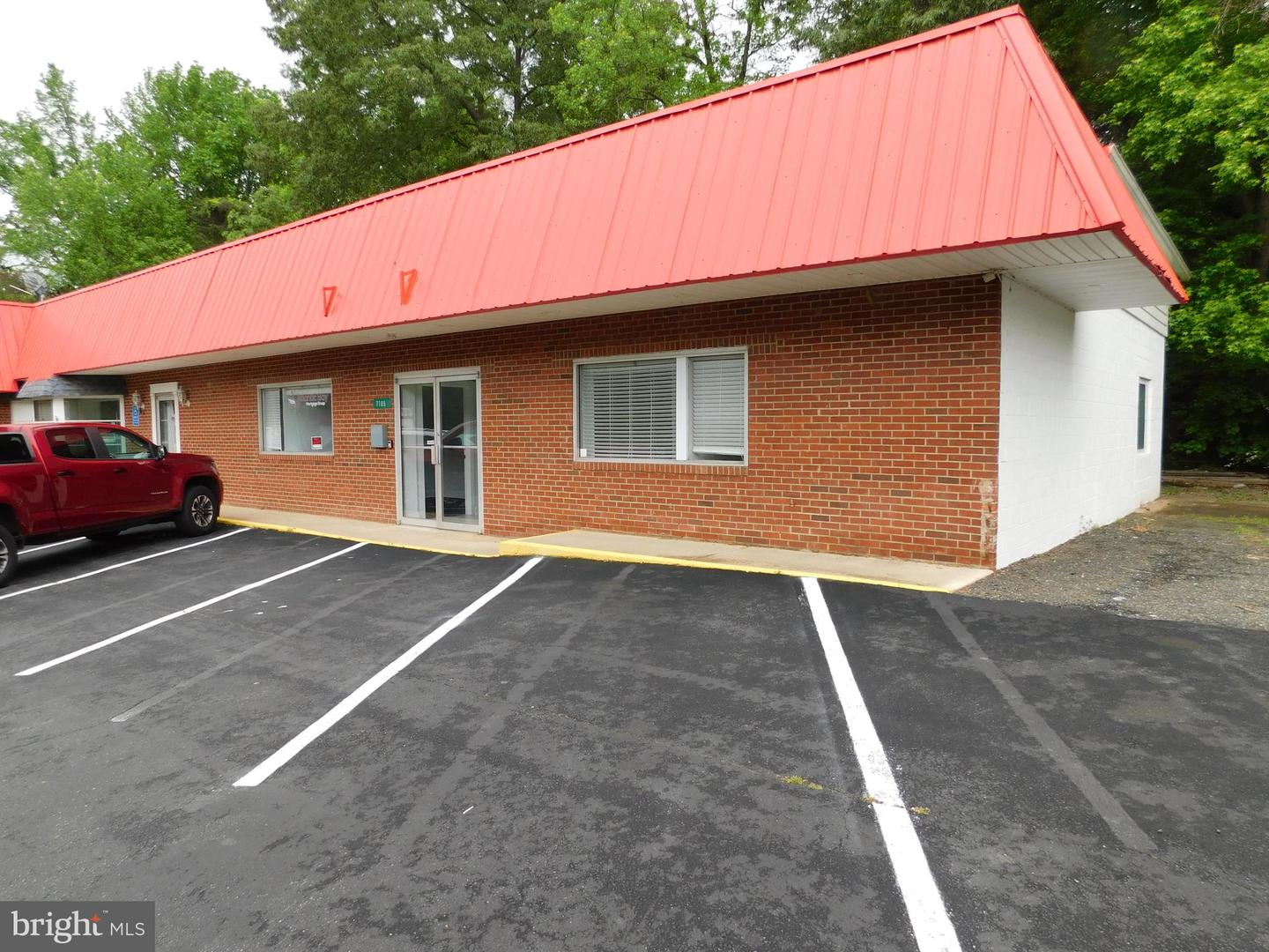 7185 Kings Hwy. Property Photo 2