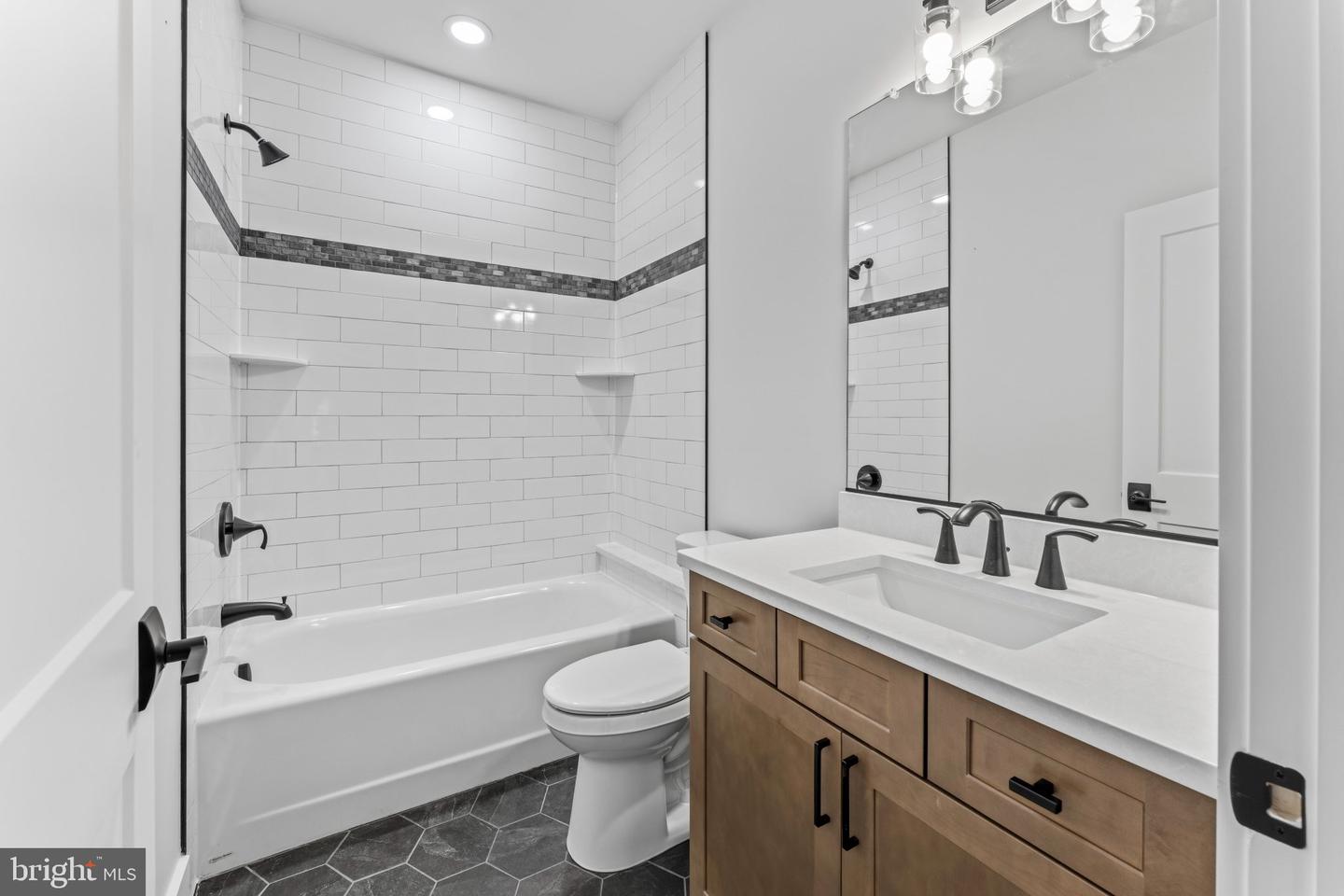 8138 Windsor Dr. Property Photo 24